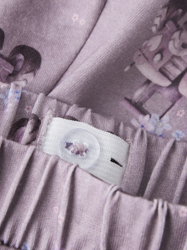 Nmfhelga lilla shorts med kjøretøy og blomster